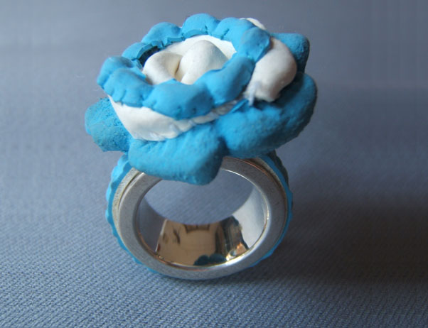 Ringe aus Naturkautschuk von Martina Finkenstein