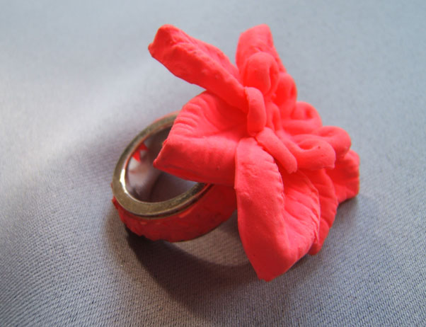 Ringe aus Naturkautschuk von Martina Finkenstein