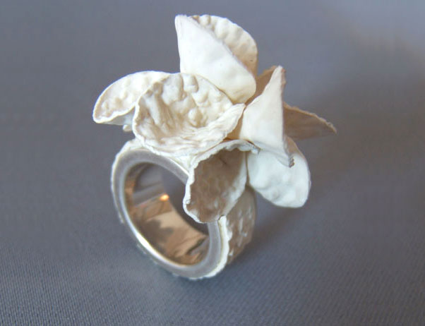 Ringe aus Naturkautschuk von Martina Finkenstein